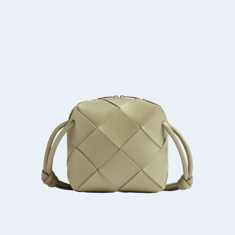 보테가 베네타 트래버틴 미니 카메라백